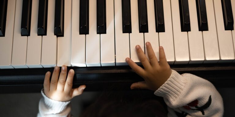 lahjakas-lapsi-soittaa-pianoa lahjakas-lapsi-soittaa-pianoa